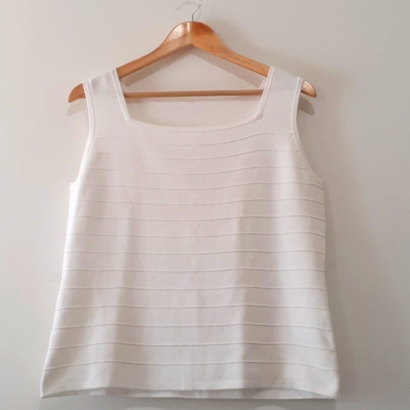 Women Sleeveless Top - Picture 1 of 2